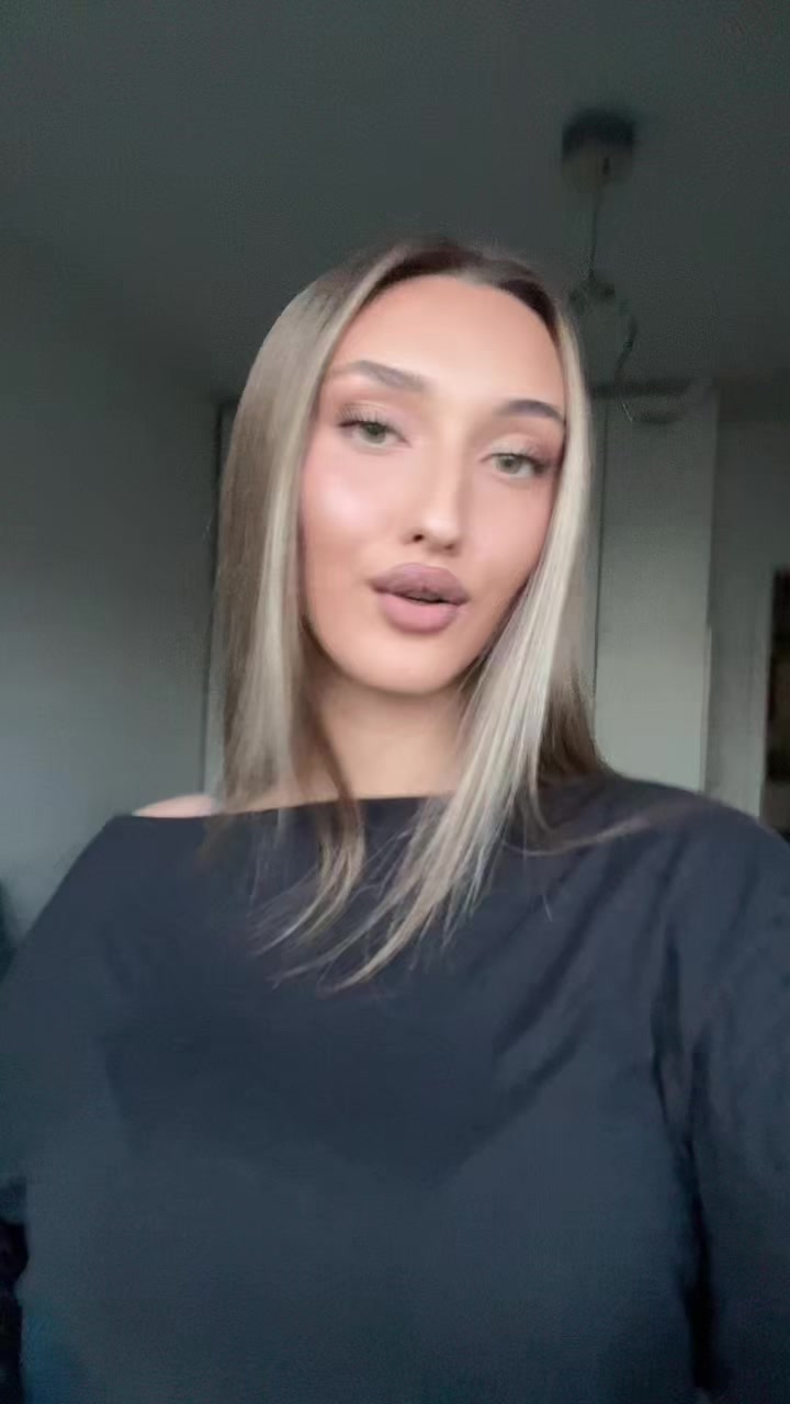 @𝓔
