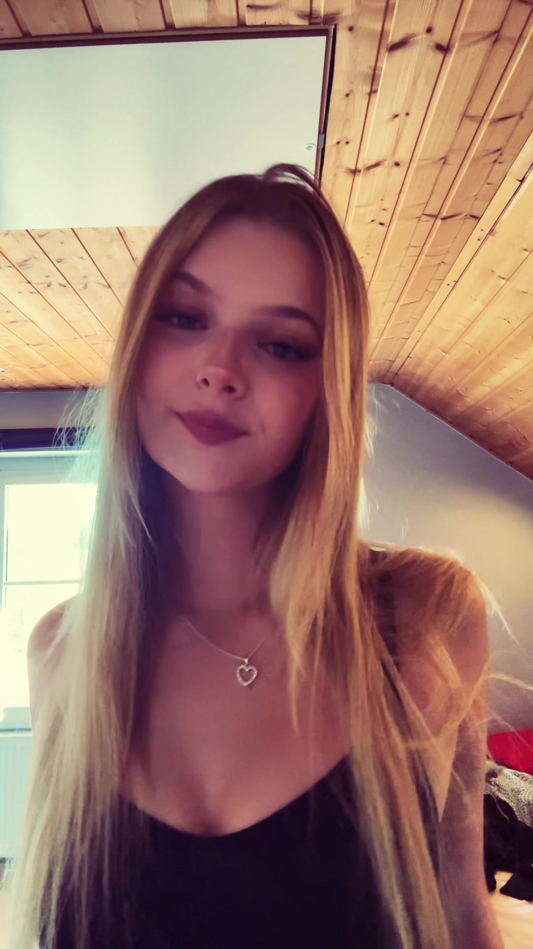 @ꨄ✧ 𝓐𝓷𝓽𝓸𝓷𝓲𝓪 ✧ꨄ