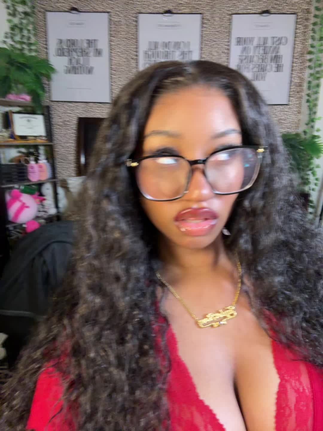 @￶