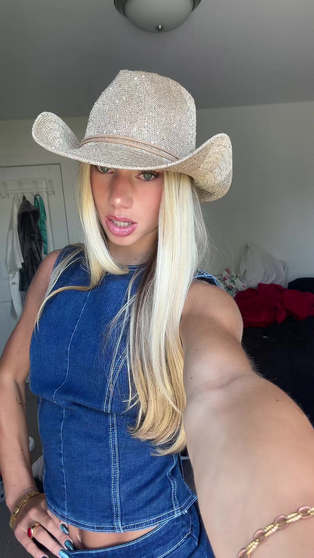 @Lo