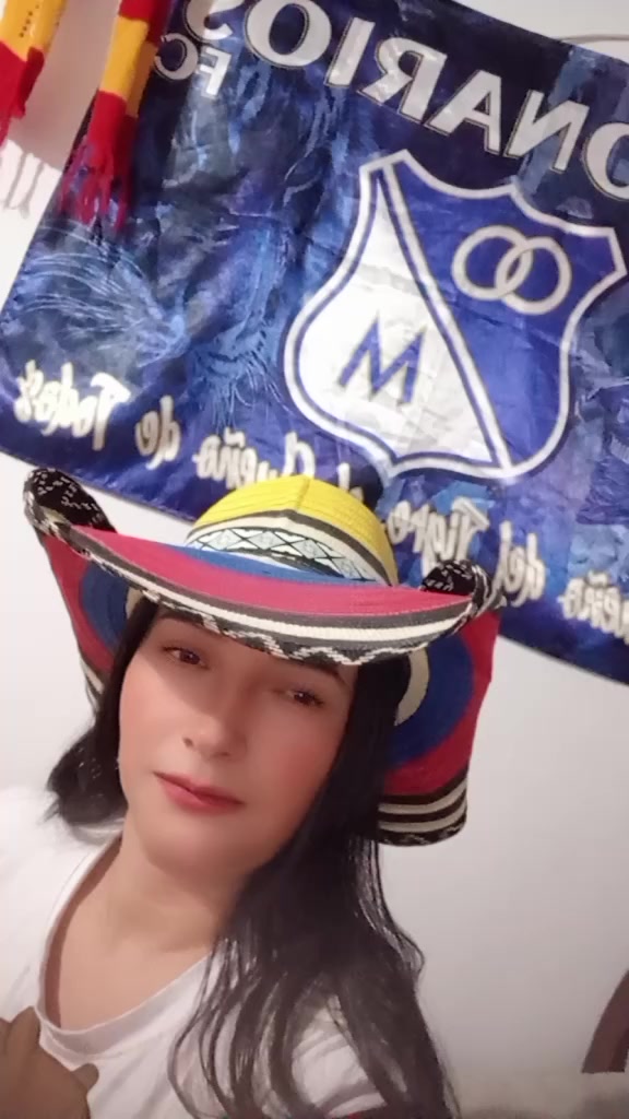 @😍 flaka 🫶🏻💛💙❤️