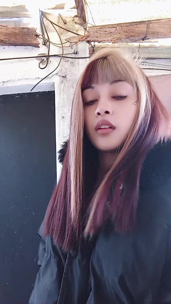 @Iaraaa__5