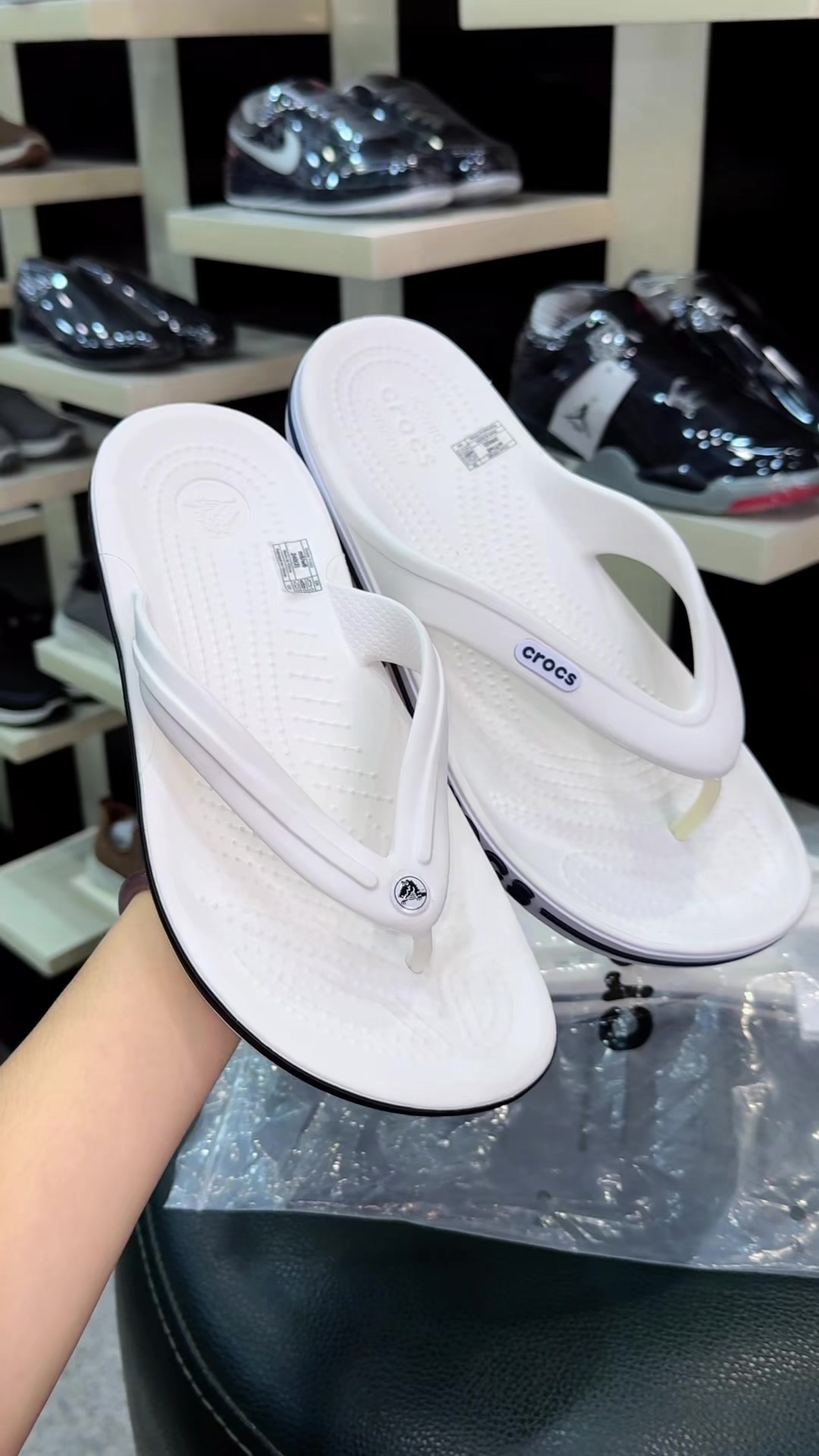 @Cherry Shoe Store