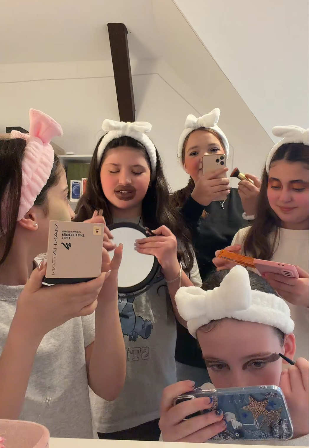 @𝐄𝐋𝐈𝐒𝐀𝐁𝐄𝐓𝐇🍒