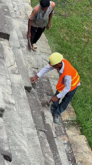 @គុជ ខ្មៅ