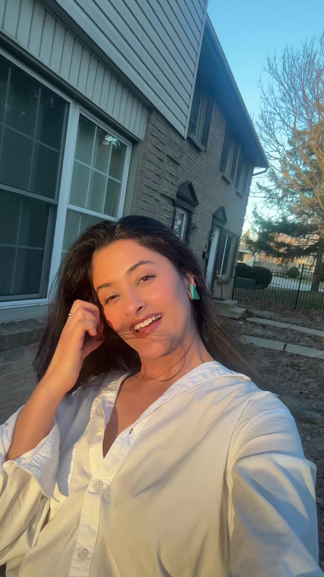 @Ajnabi