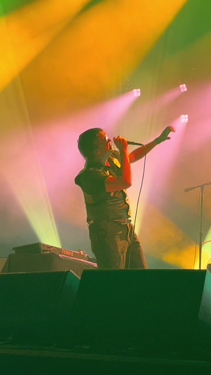 @Julian Casablancas is hot 🥹✌️