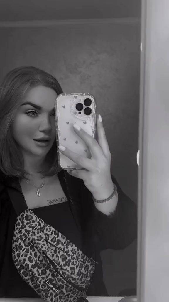 @Olenka699