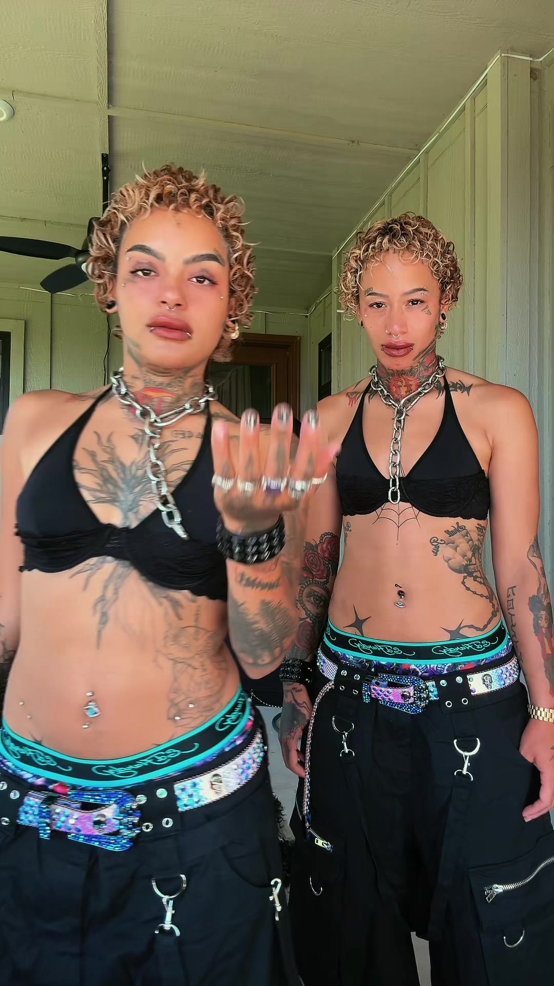 @NOT2TWINZ⛧