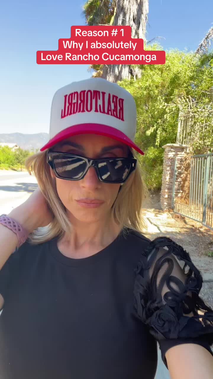 @Monica| Real Estate Hype Girl