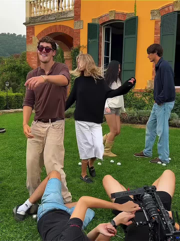 @Bella