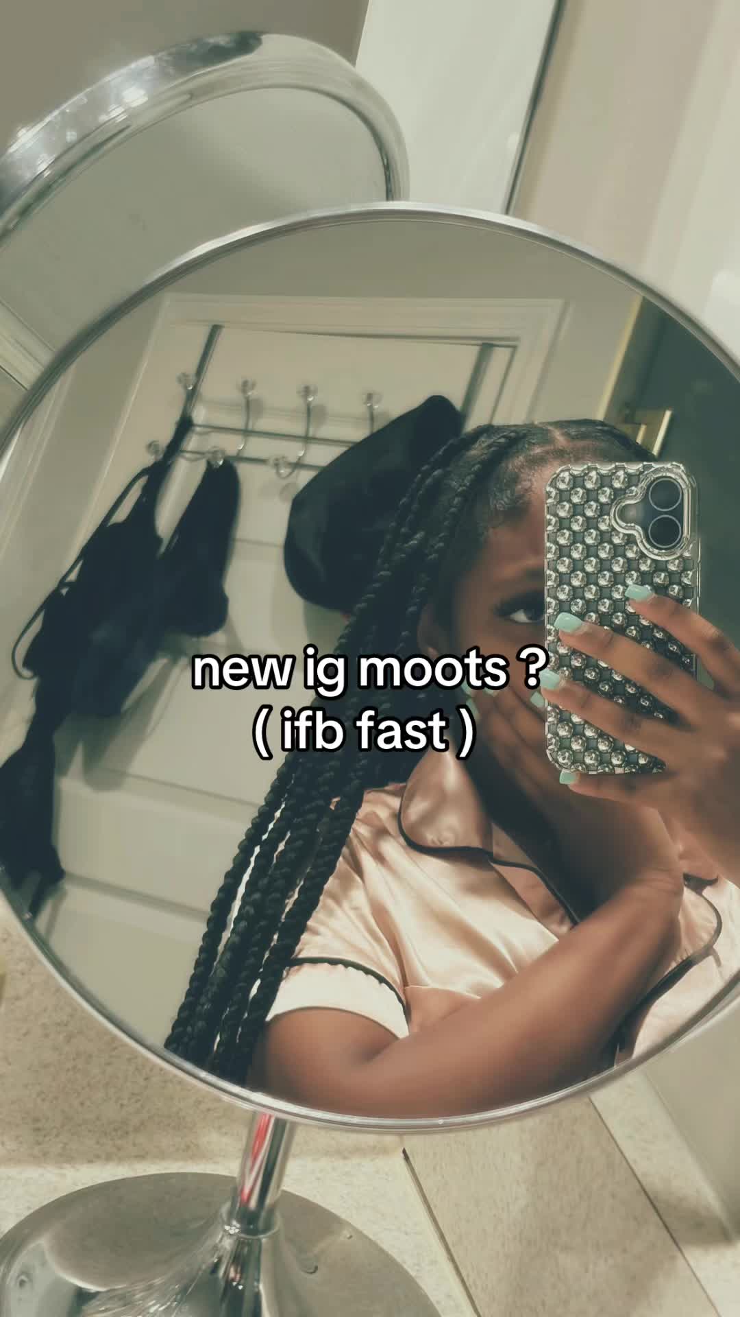@ᥫ᭡.