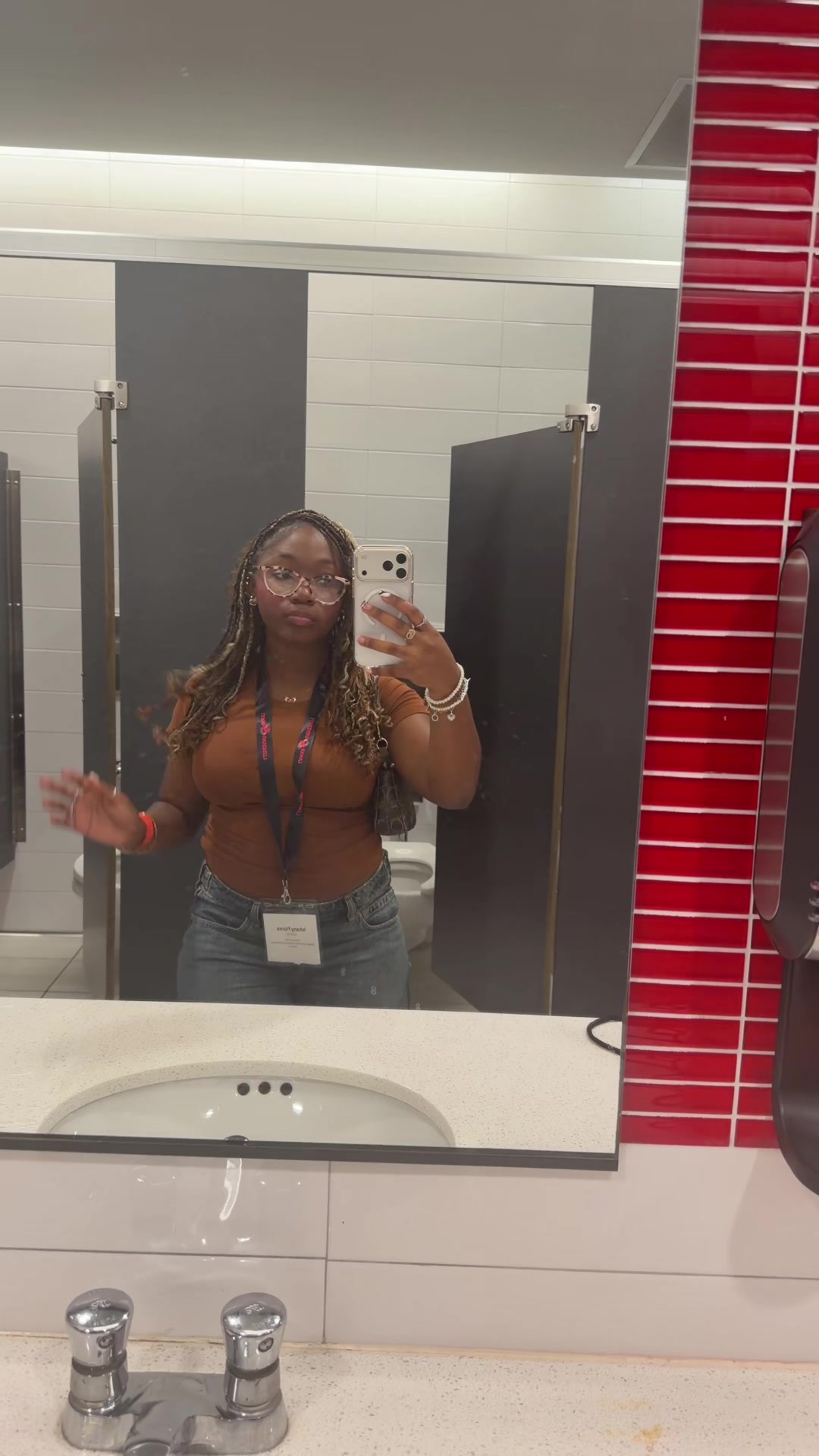 @ishanynicolee
