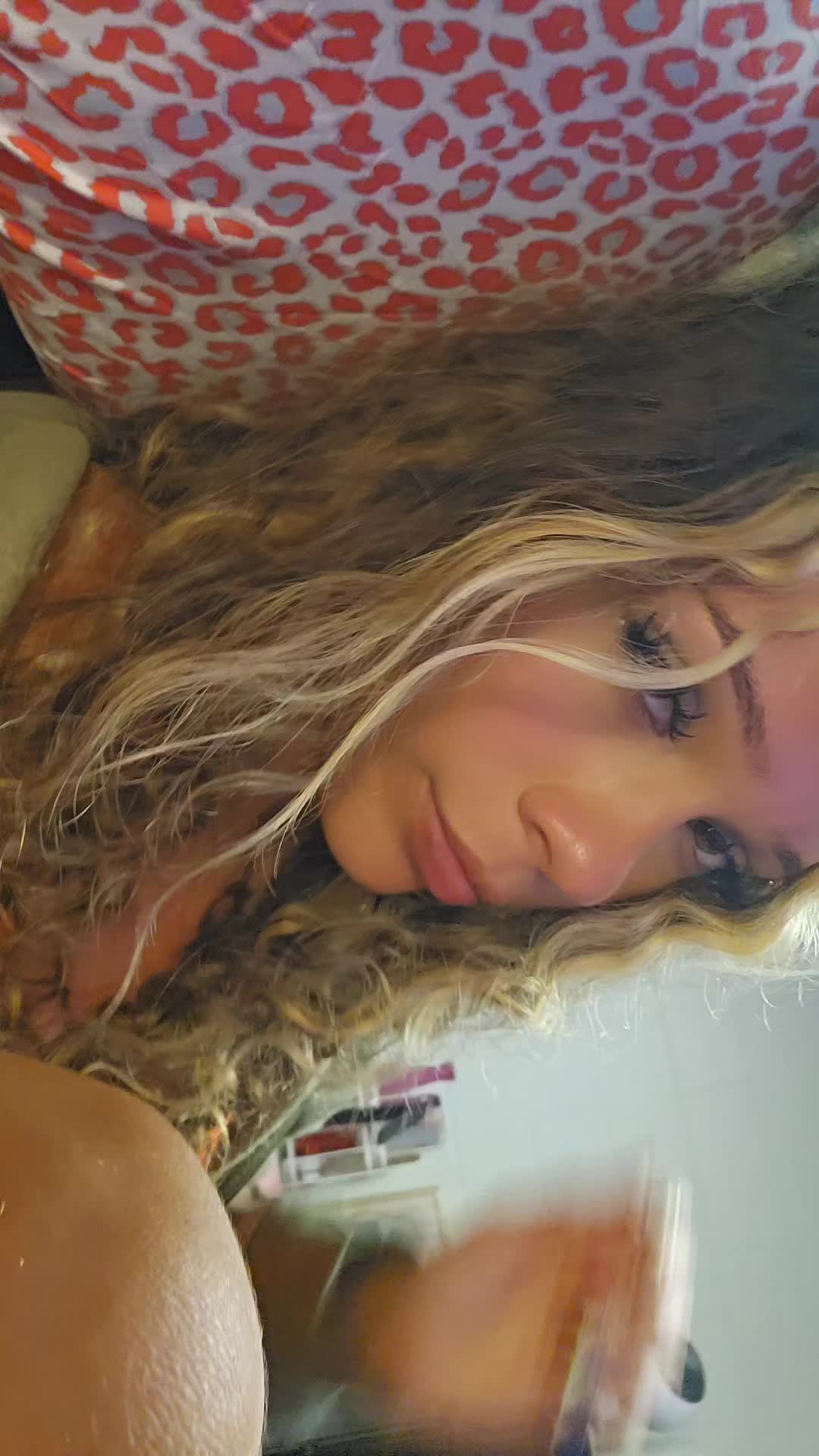 @🦄
