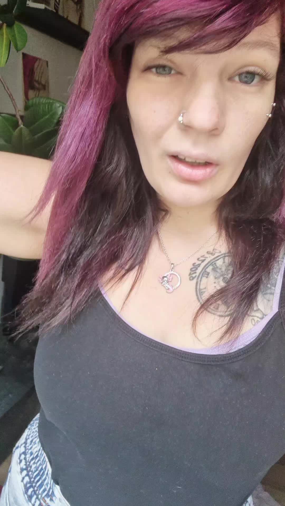 @🎀Verr&uuml;cktesWeib🎀