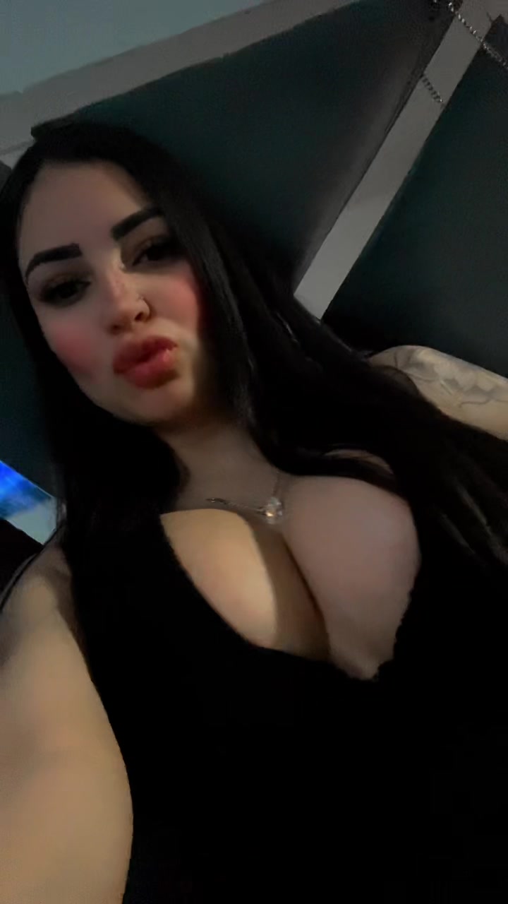 @viky_foxx