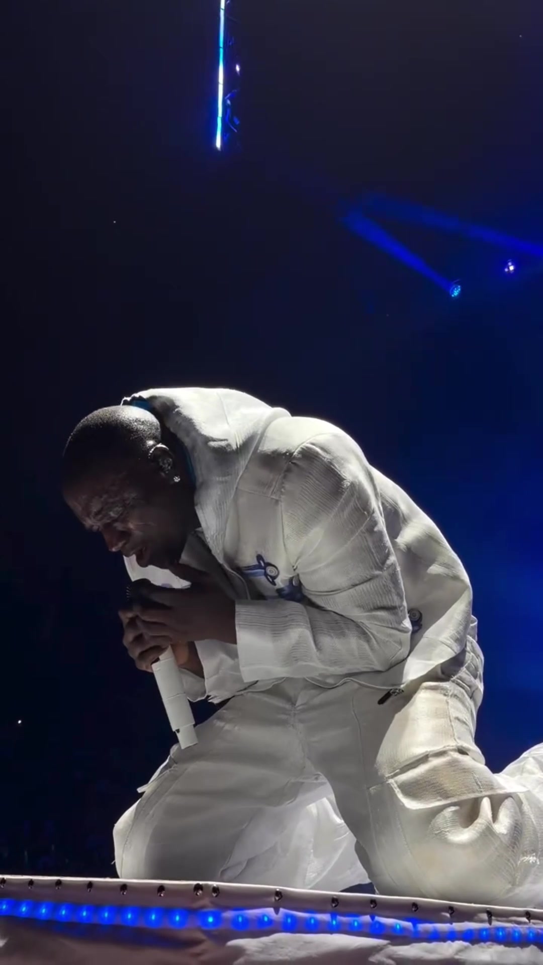 @AKON