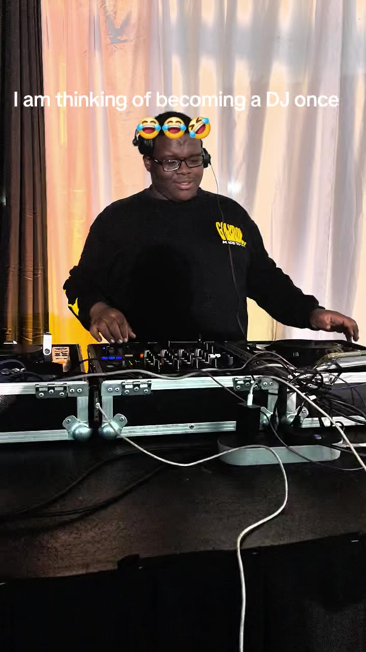 @de_young_audio_engineer_SA