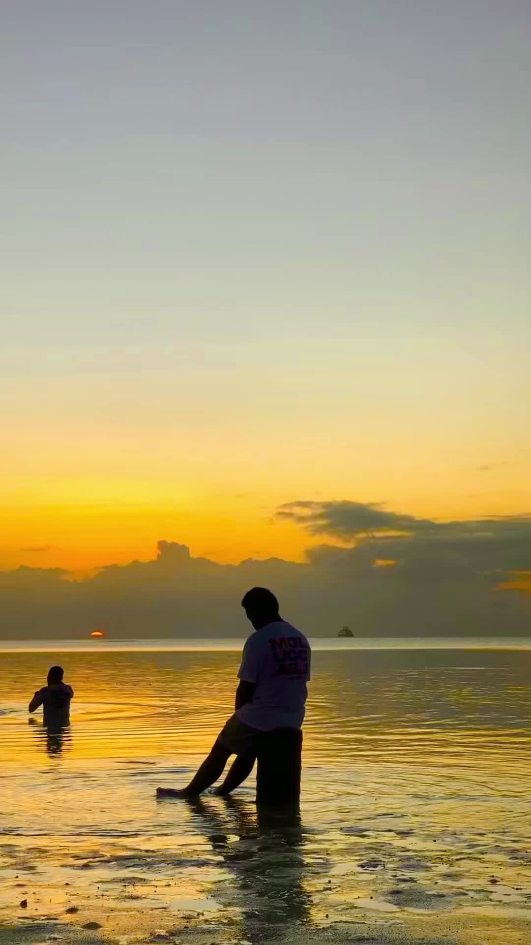 @NGURBLOAT BEACH