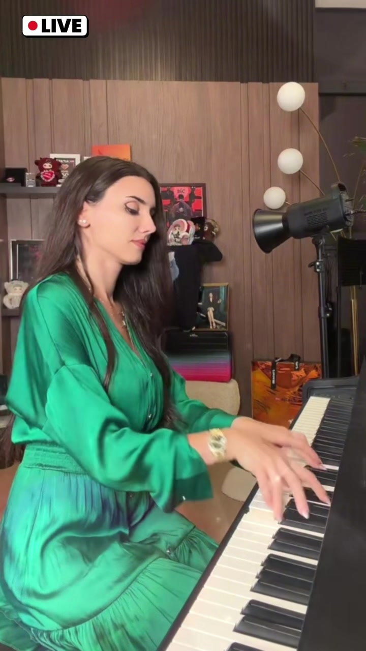 @✨ Maria ✨ 🇷🇴 🇦🇪