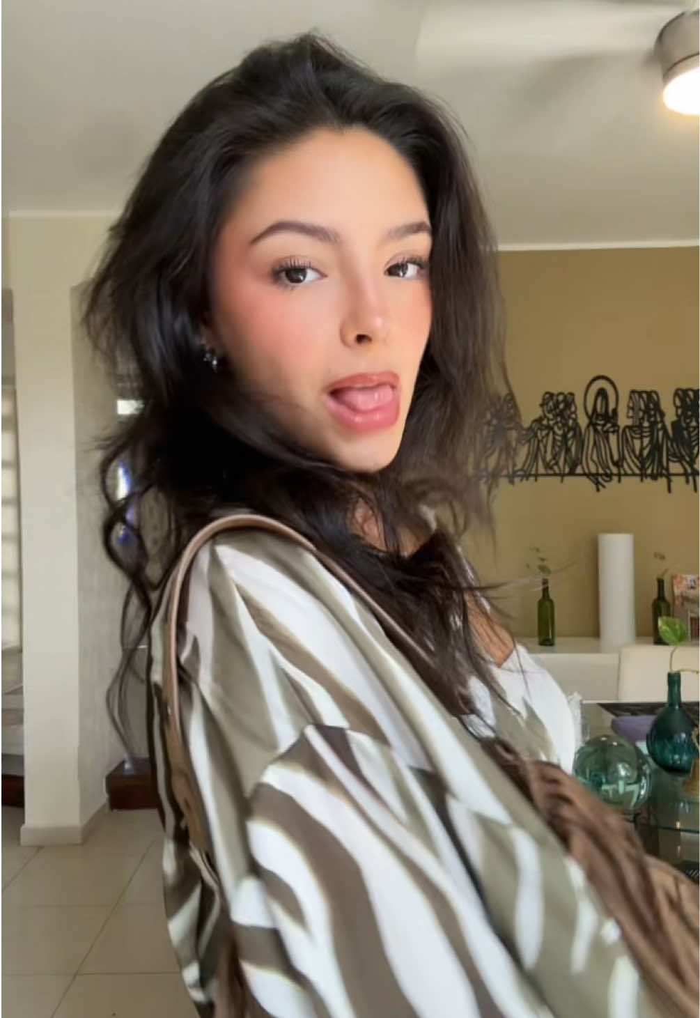 @Cris De Le&oacute;n