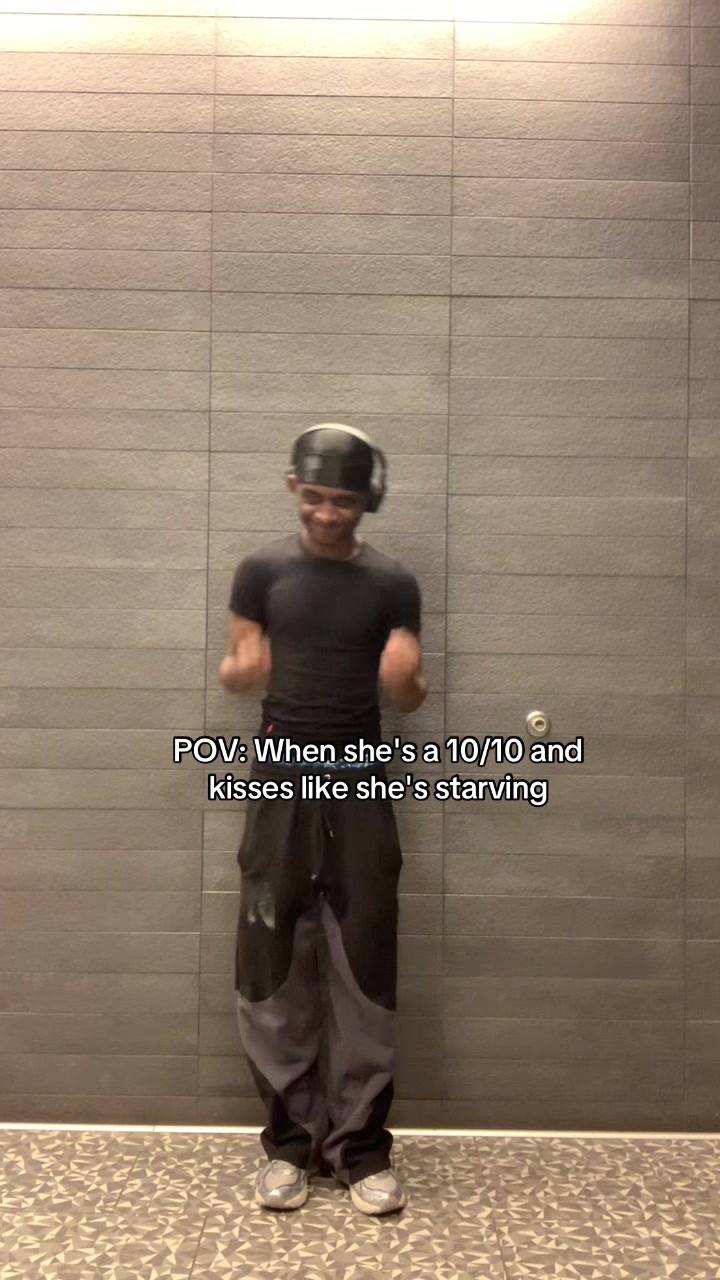 @E̷ Z̷ A̷ Y̷ 🖤