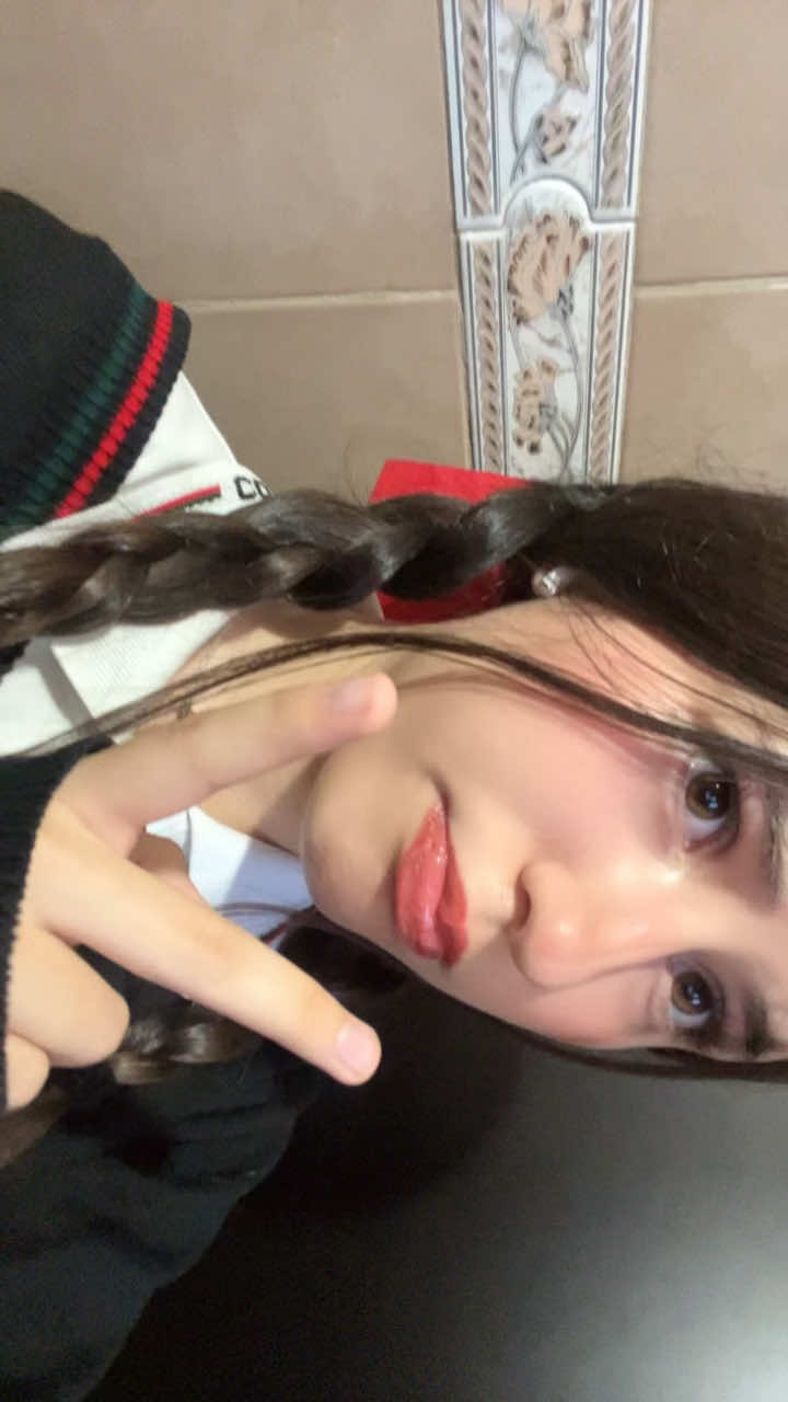 @vanecuab_