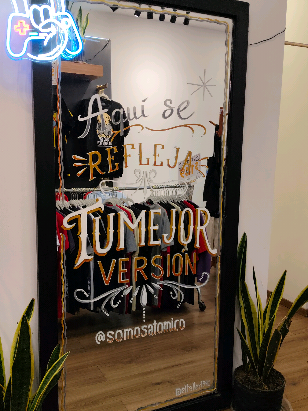 @Atómico