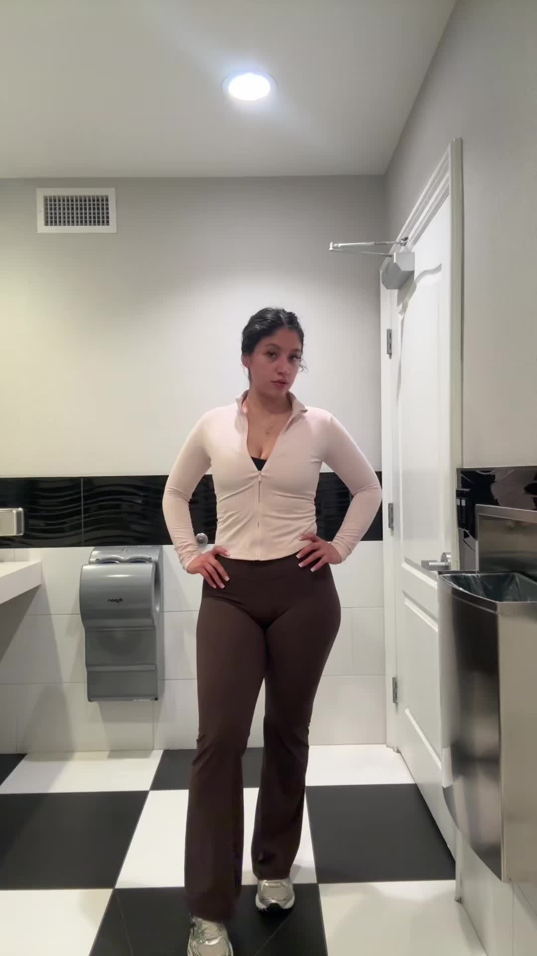 @Lala