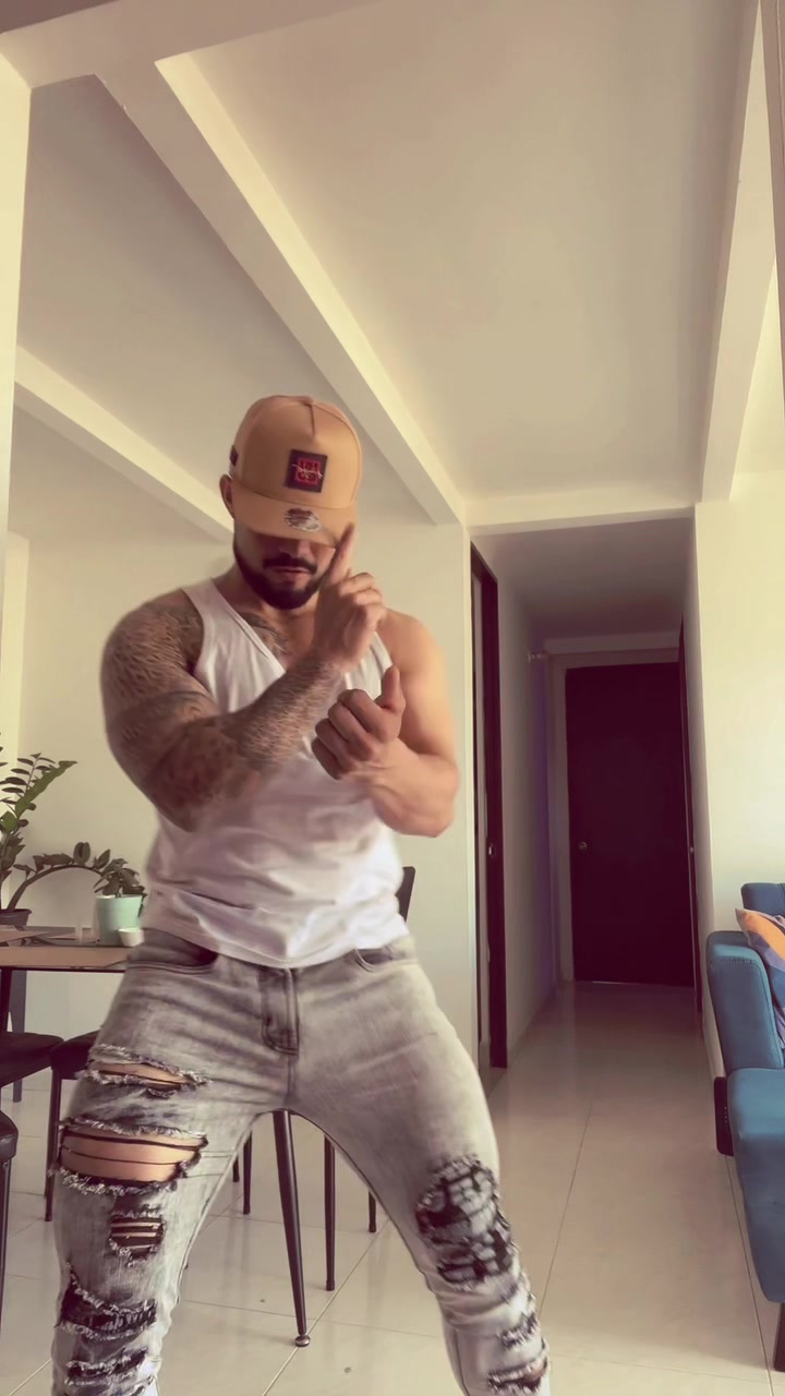 @H̳a̳n̳d̳s̳o̳m̳e̳🧛🏻♂️