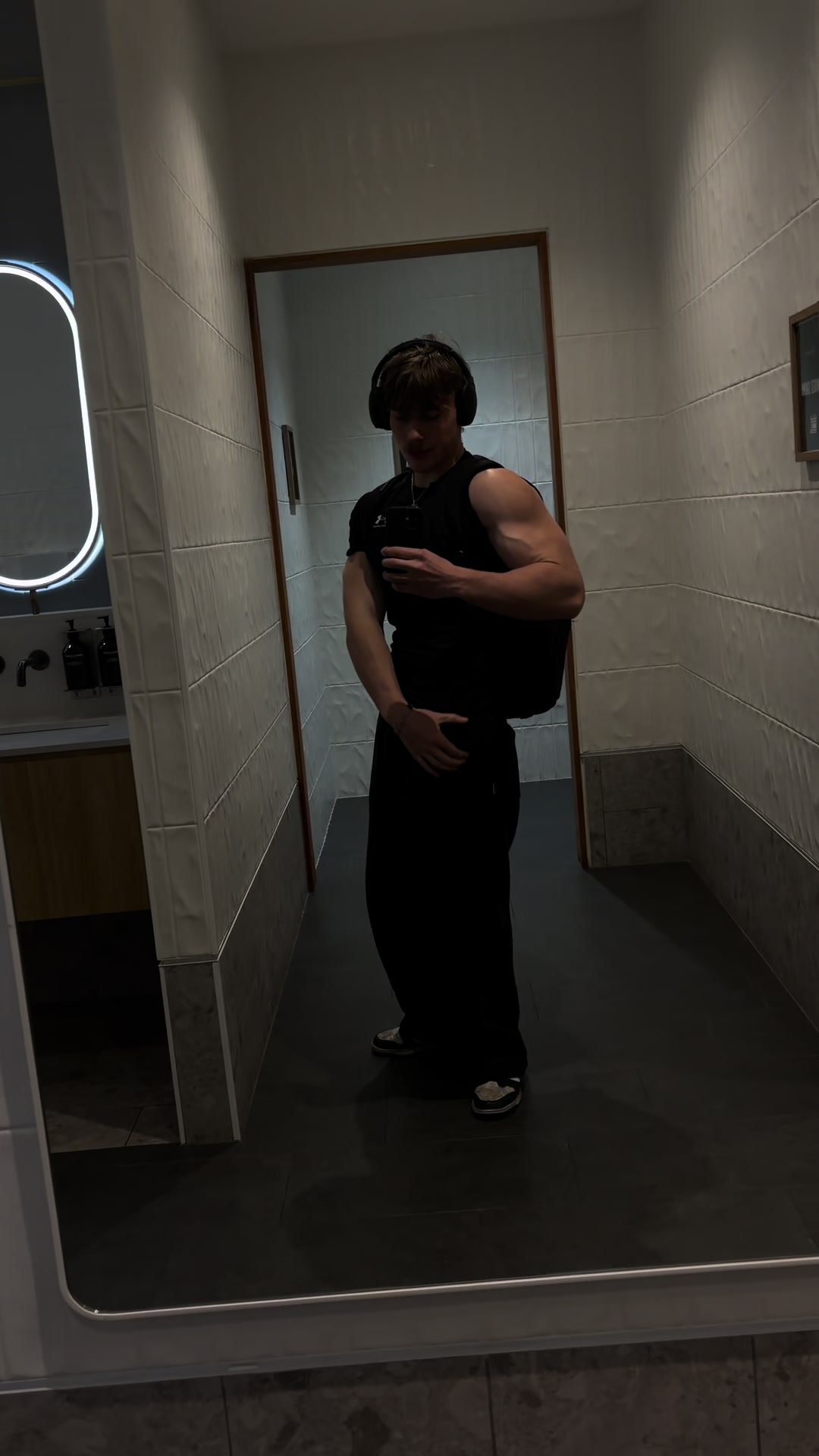 @thisisarata