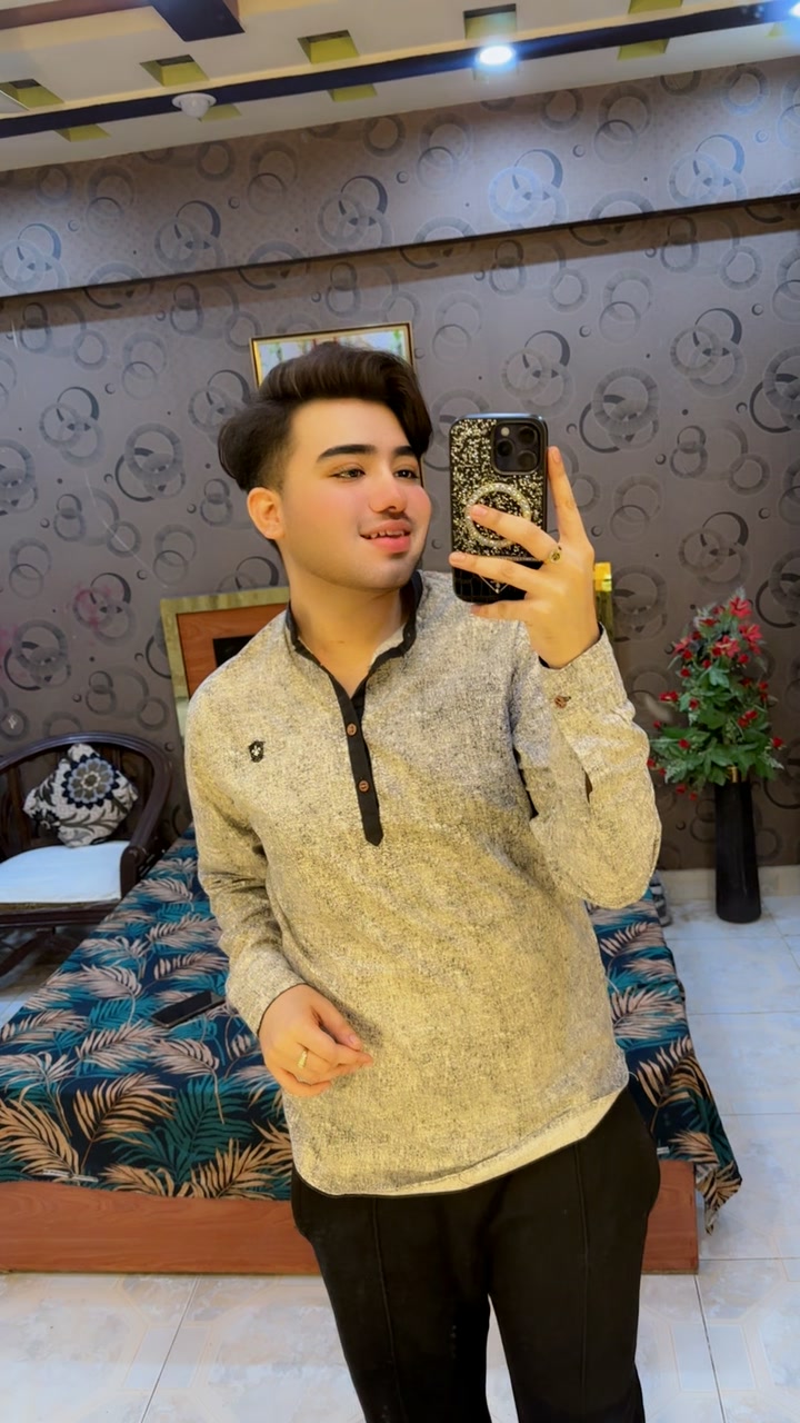 @Cute Boy🤩⚡️♥️