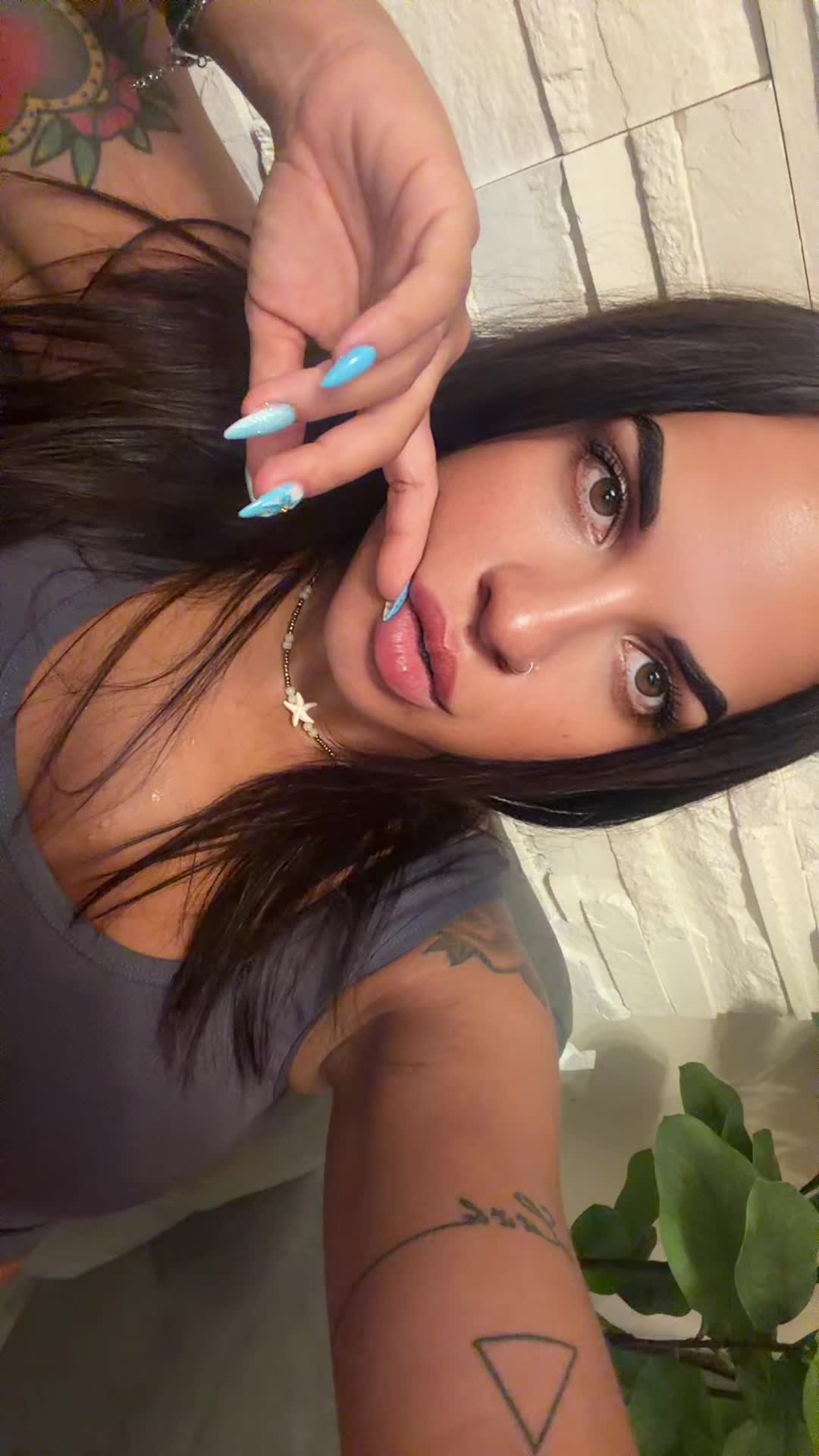 @Tiinwee_