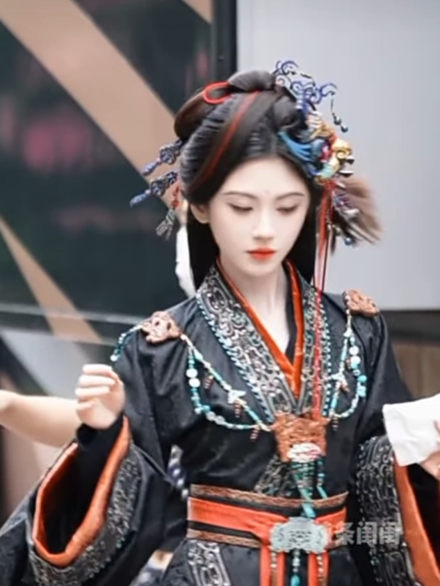 @Diễm My 2004🍯Fan Cúc Tịnh Y🍊