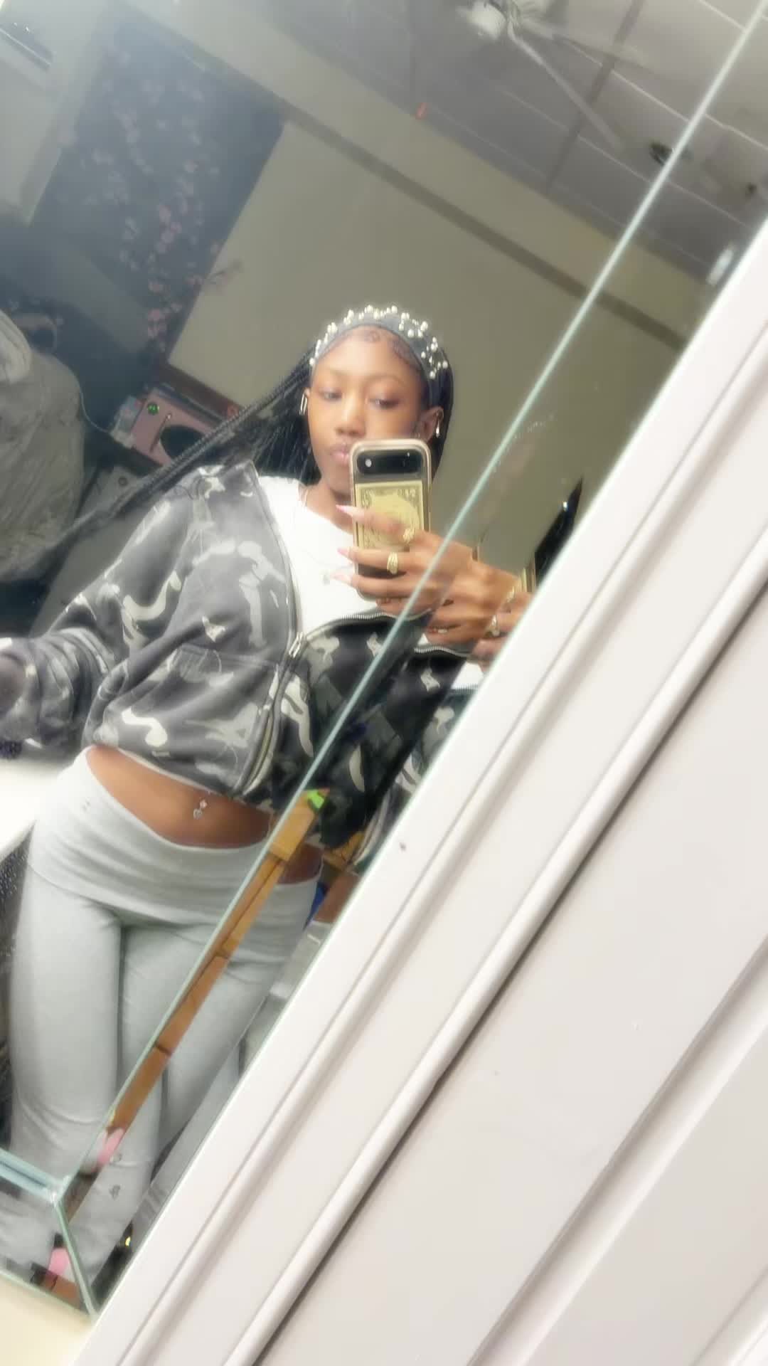 @Imjustariii