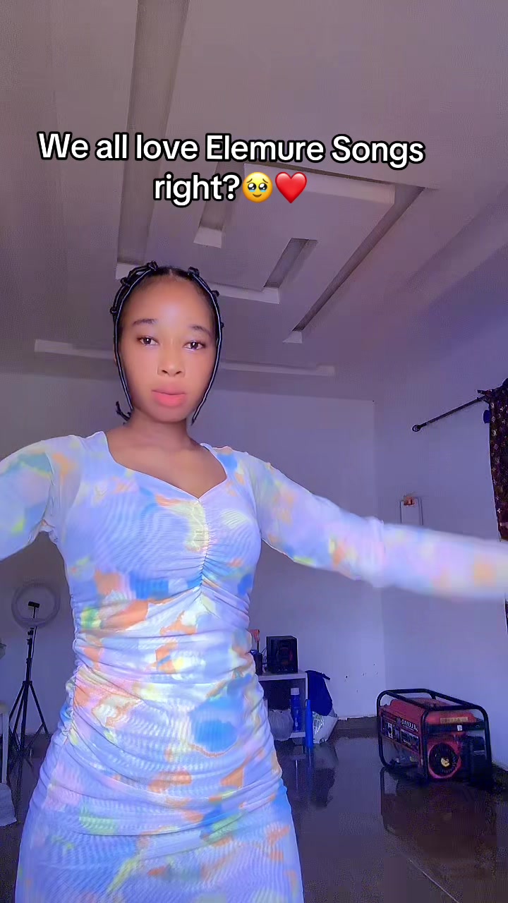 @AYOMIDEY THEEKITIGIRL 🤡