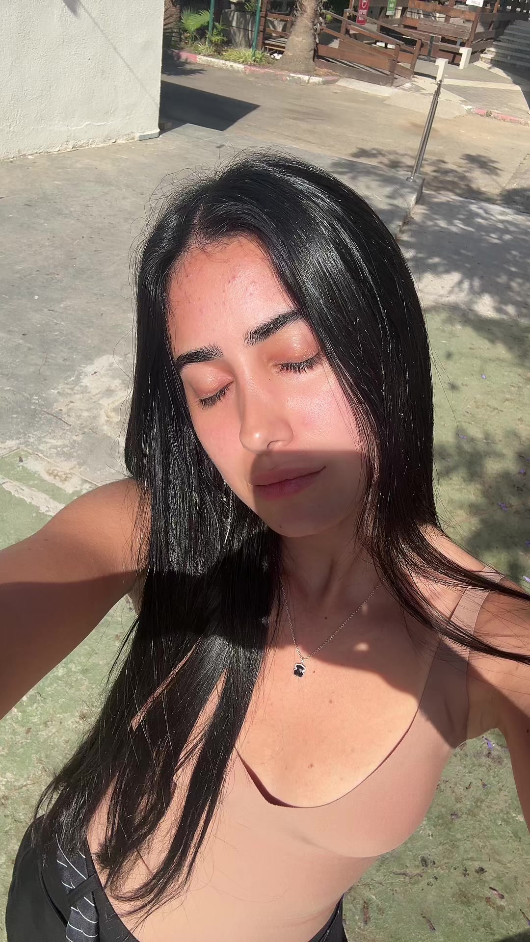 @R;)
