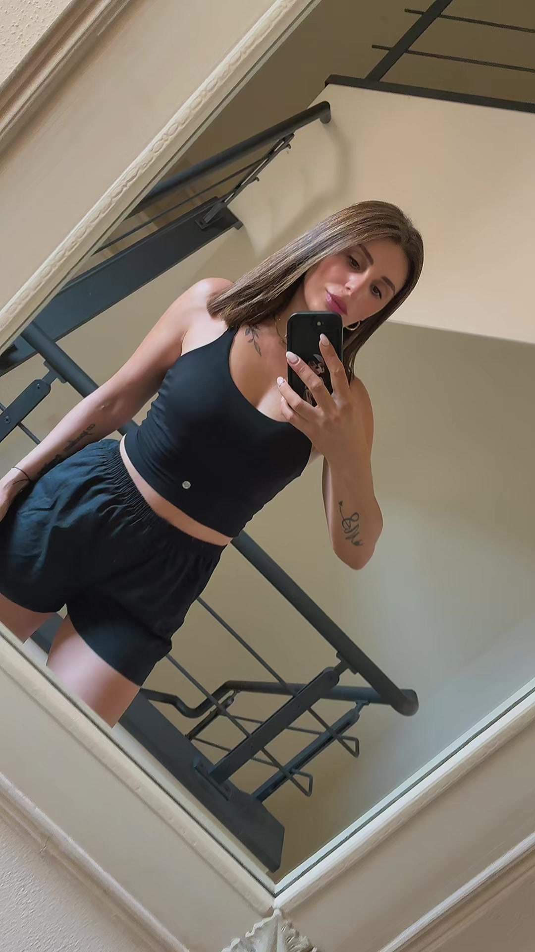 @ნინა