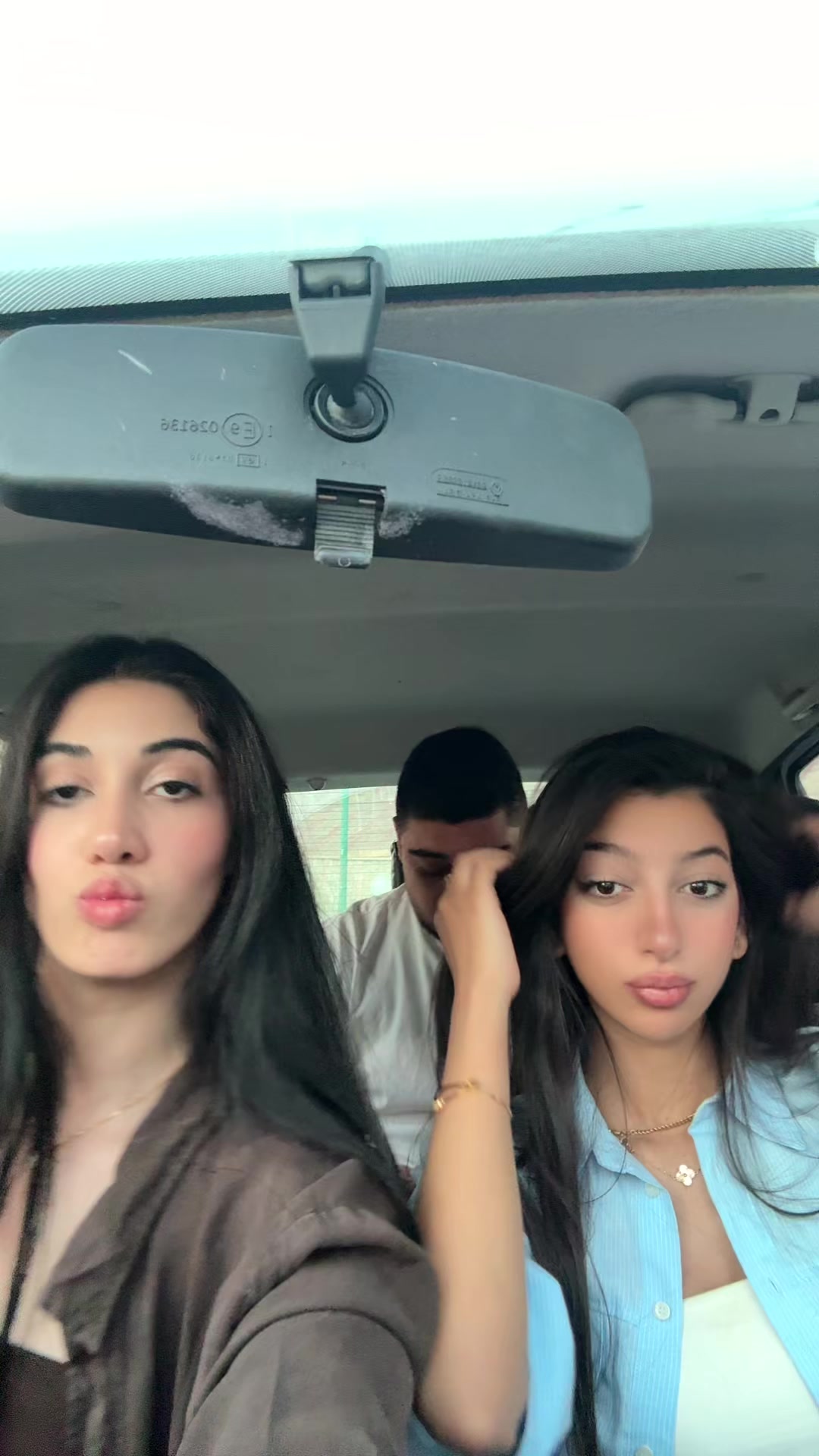@arianazareei__