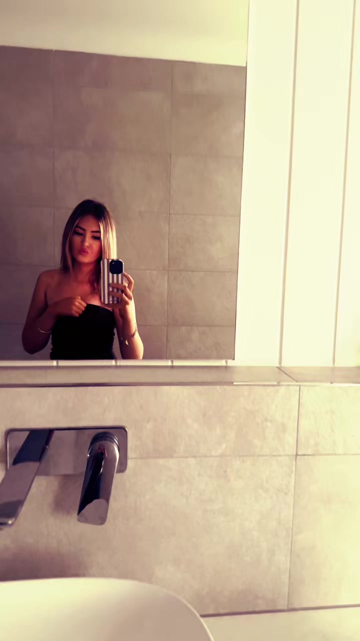@laylacronin