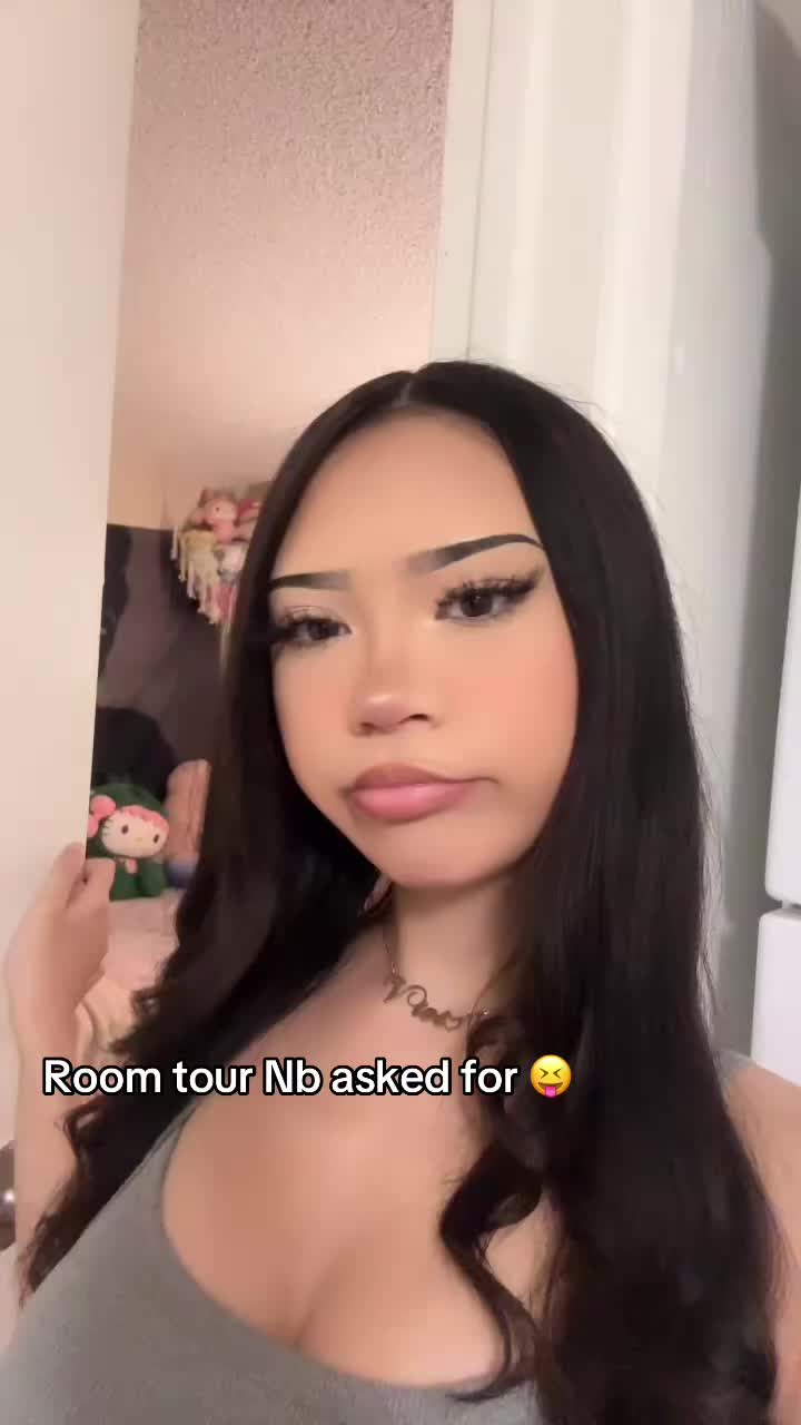 vivi2freaky (@vivi2freaky) - Urlebird