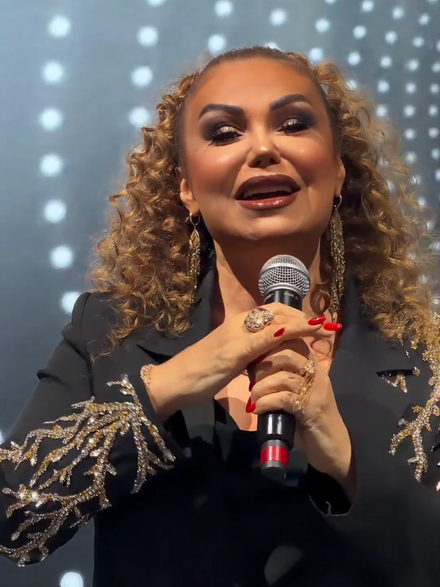 @K&ouml;n&uuml;l Kərimova rəsmi🎤