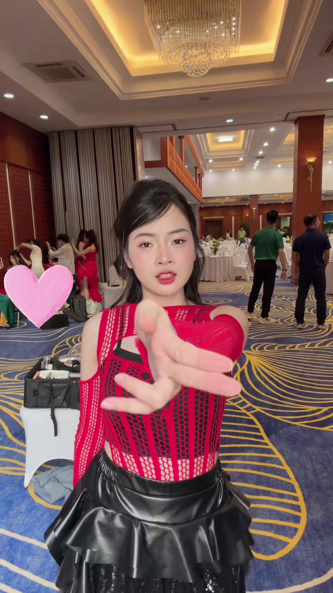 @Làm gì giờ này chưa về?