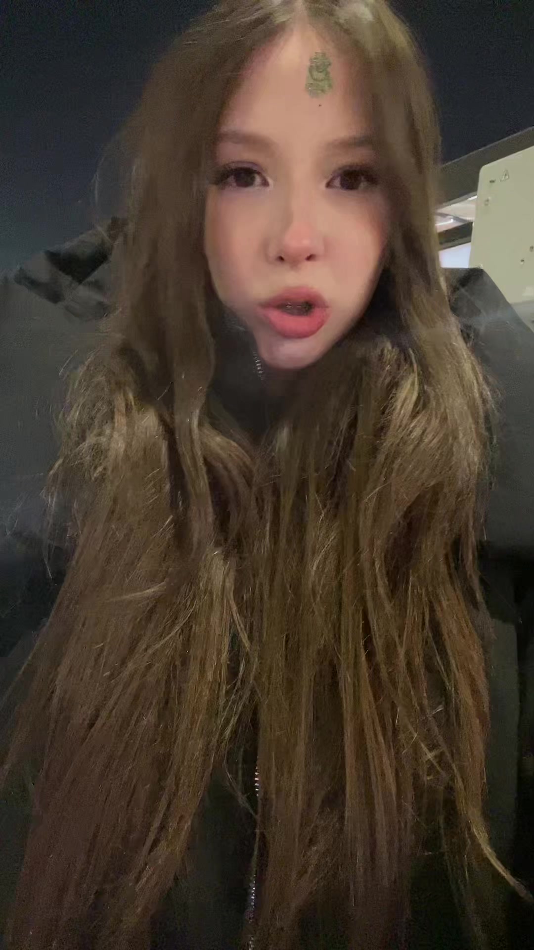 @melniqu_