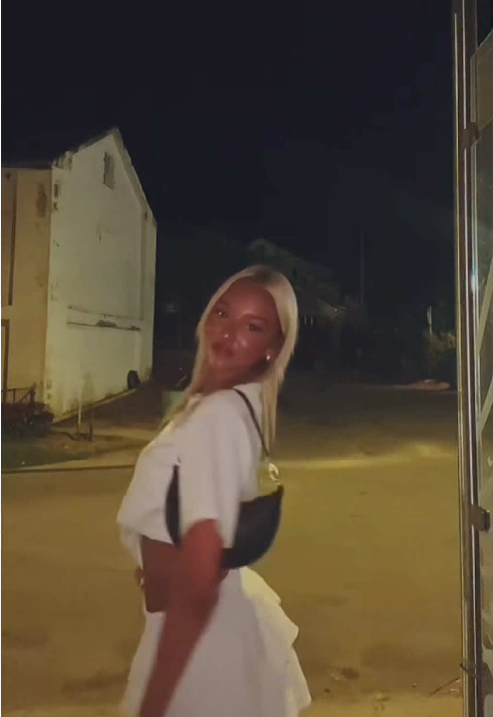 @𝒩