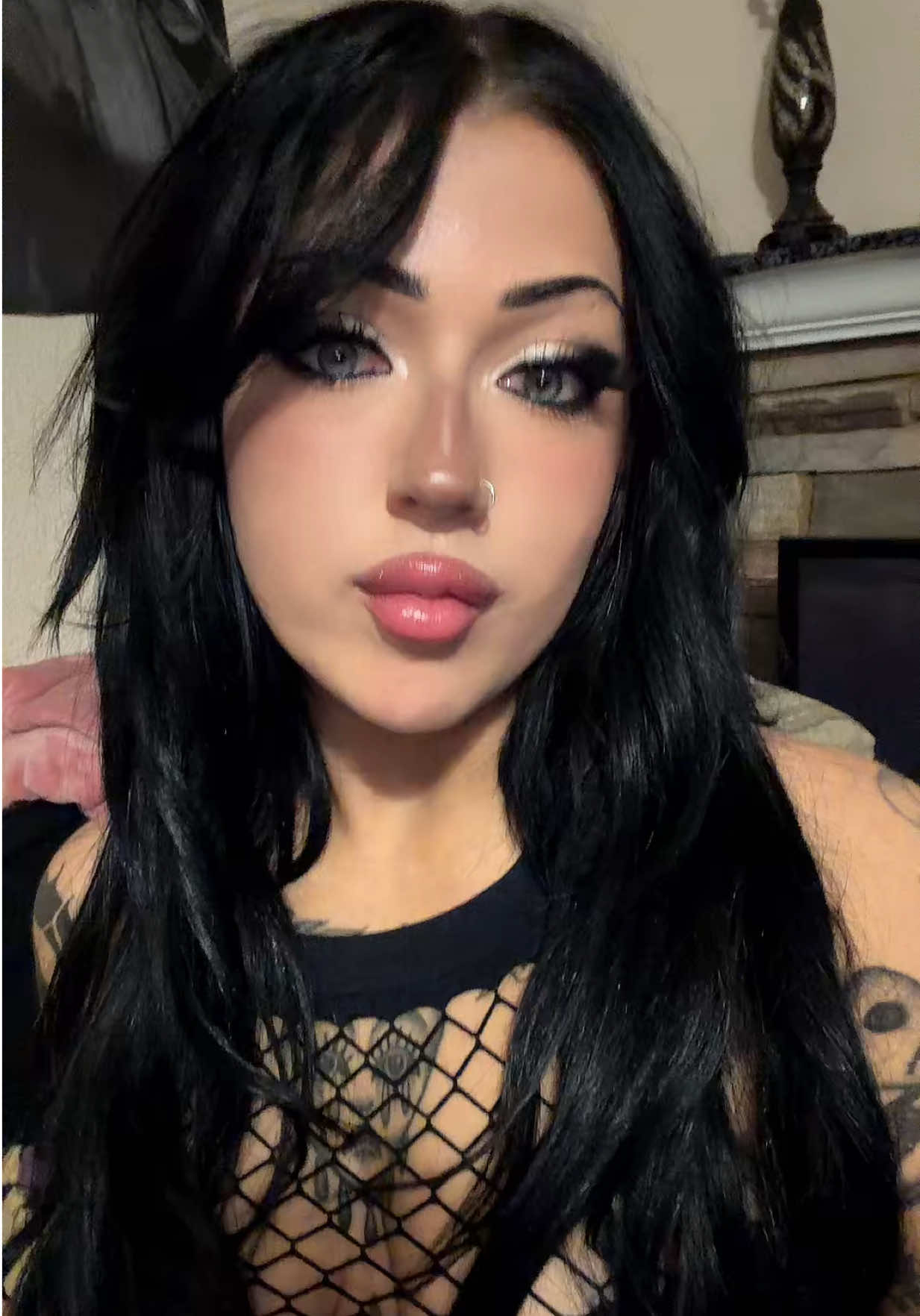 @drowningmysorrowz