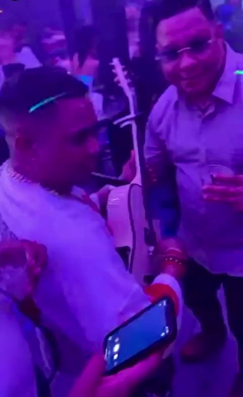 @Negro caro oficial