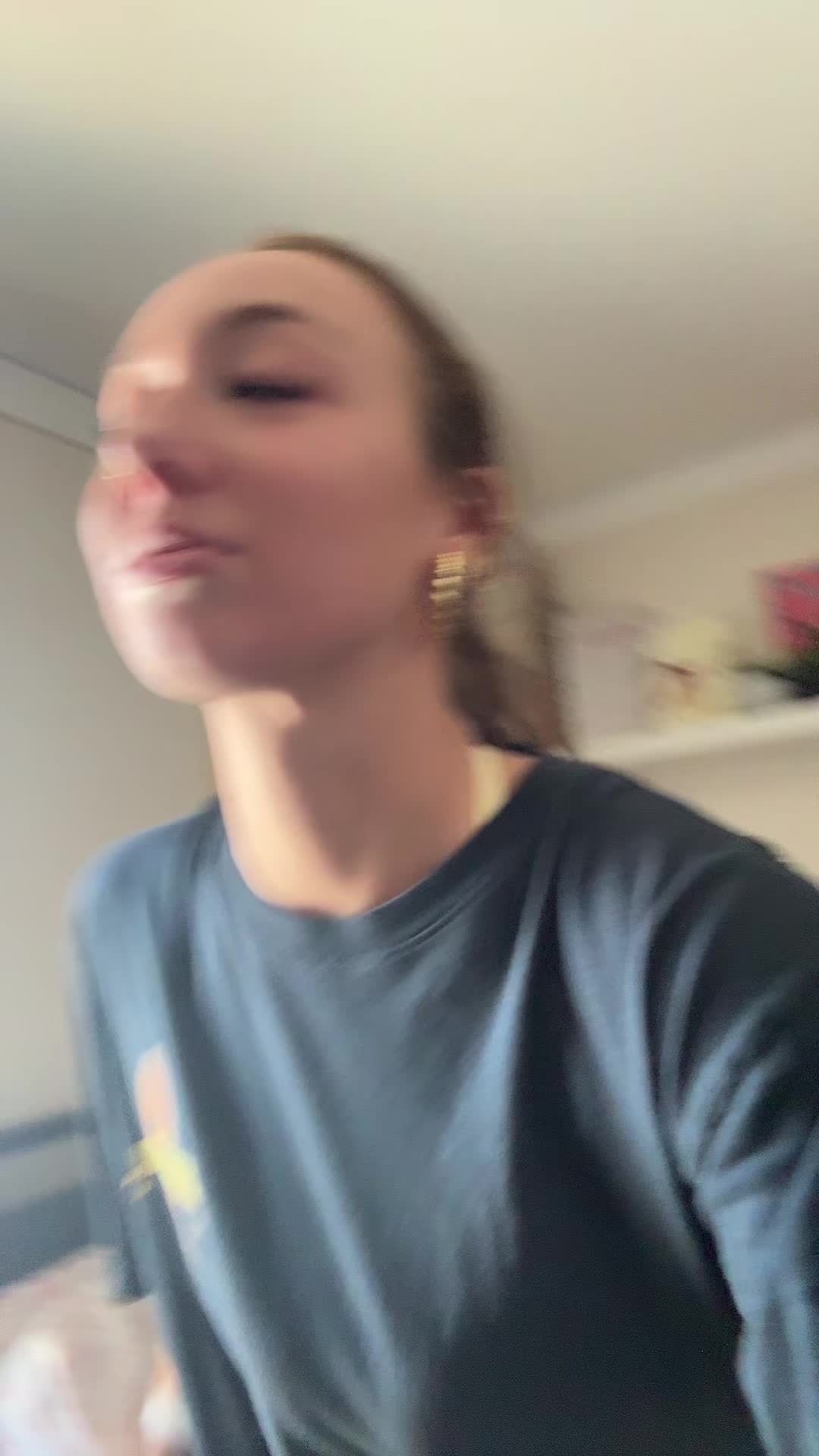 @weirdgirIhotbod