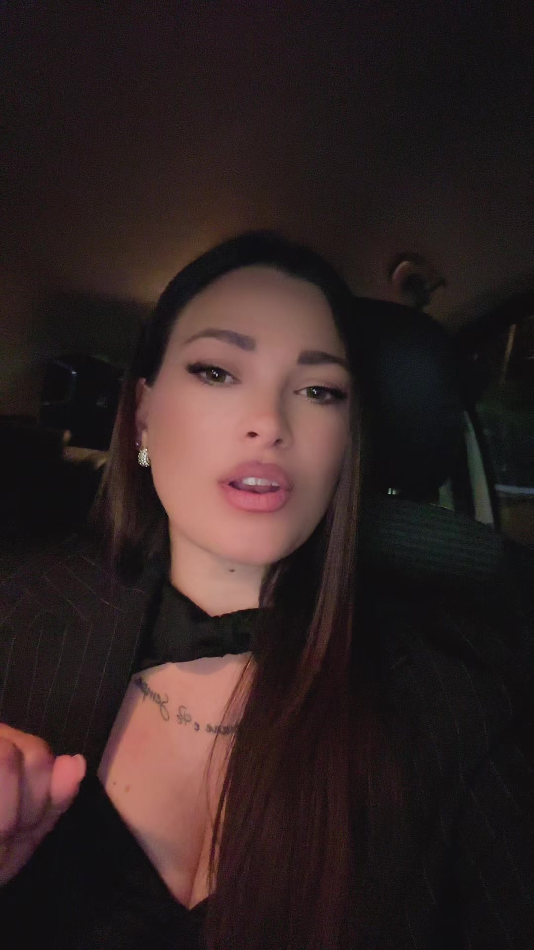 @Rosy G.🤍🦋Ti segue.