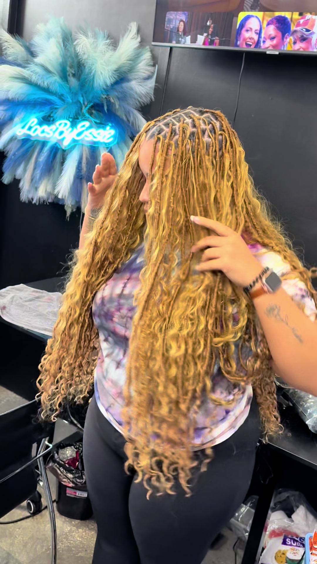 @locsbyessie
